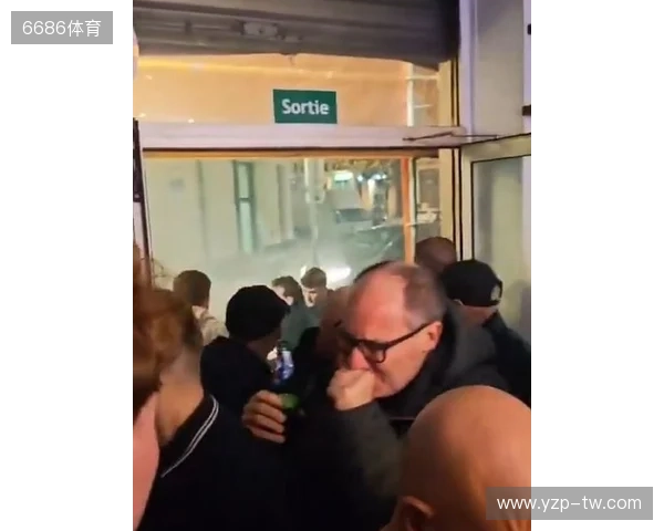 邮报:纽卡球迷在法国遇袭,被马赛球迷投掷催泪瓦斯